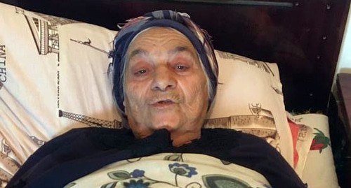 76-летняя Тамара Сулейманова, объявившая голодовку. Фото MEDIAN TV https://www.meydan.tv/ru/article/pohoronennye-zazhivo-pozhilye-zhenshiny-v-azerbajdzhane-obyavili-golodovku/?ref=homepage-headline 76-летняя Тамара Сулейманова, объявившая голодовку. Фото MEDIAN TV https://www.meydan.tv/ru/article/pohoronennye-zazhivo-pozhilye-zhenshiny-v-azerbajdzhane-obyavili-golodovku/?ref=homepage-headline