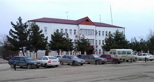 Здание мэрии Дагестанских Огней. Фото: https://riaderbent.ru/pravoohranitelnye-organy-vzyalis-za-dagogni.html Здание мэрии Дагестанских Огней. Фото: https://riaderbent.ru/pravoohranitelnye-organy-vzyalis-za-dagogni.html