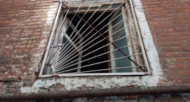 Окно дома в Ростове-на-Дону. Фото: Валерий Люгаев для "Кавказского узла" Окно дома в Ростове-на-Дону. Фото: Валерий Люгаев для "Кавказского узла"
