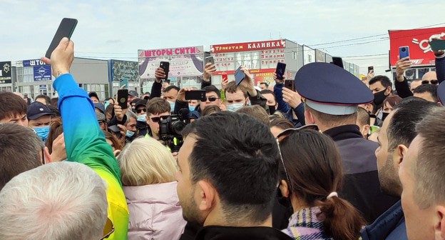 Торговцы рынка "Атлант" на встрече с предствителями администрации 28.04.2021. Кадр видео DONNEWS https://t.me/donnewsru/7327 Торговцы рынка "Атлант" на встрече с предствителями администрации 28.04.2021. Кадр видео DONNEWS https://t.me/donnewsru/7327