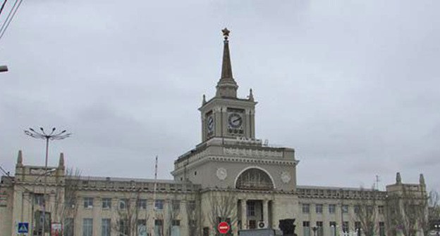 Часы на здании железнодорожного вокзала в Волгограде. Фото Вячеслава Ященко для "Кавказского узла" Часы на здании железнодорожного вокзала в Волгограде. Фото Вячеслава Ященко для "Кавказского узла"
