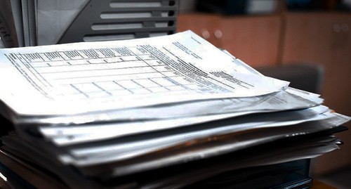 Документы на столе. Фото Елены Синеок, Юга.ру Документы на столе. Фото Елены Синеок, Юга.ру