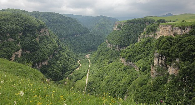 Горы в Кабардино-Балкарии. Фото Олег Мар https://ru.wikipedia.org/ Горы в Кабардино-Балкарии. Фото Олег Мар https://ru.wikipedia.org/
