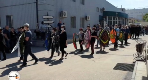 Скриншот видео с YouTube-канала "Высота 102" от 03.05.2021. https://www.youtube.com/watch?v=SeJBJ6yqbo4 Скриншот видео с YouTube-канала "Высота 102" от 03.05.2021. https://www.youtube.com/watch?v=SeJBJ6yqbo4