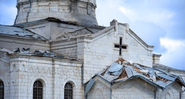 Разрушение собора в Шуши 8 октября 2020 года. Фото: страница президента Нагорного Карабаха Араика Арутюняна FB https://www.facebook.com/ArayikHarutyunian/posts/620041545359889 Разрушение собора в Шуши 8 октября 2020 года. Фото: страница президента Нагорного Карабаха Араика Арутюняна FB https://www.facebook.com/ArayikHarutyunian/posts/620041545359889