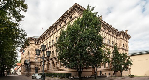 Здание Сейма на ул. Екаба, 11. Фото Ральф Ролечек -https://ru.wikipedia.org/wiki/Сейм_Латвии Здание Сейма на ул. Екаба, 11. Фото Ральф Ролечек -https://ru.wikipedia.org/wiki/Сейм_Латвии
