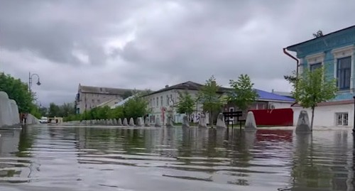 Затопленная улица в Урюпинске. Стоп-кадр видео https://youtu.be/K3J8_iAF10A Затопленная улица в Урюпинске. Стоп-кадр видео https://youtu.be/K3J8_iAF10A