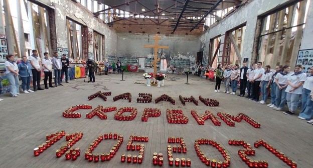 Бесланская акция памяти погибших в Казани. 12 мая 2021 года, фото Эммы Марзоевой для "Кавказского узла". Бесланская акция памяти погибших в Казани. 12 мая 2021 года, фото Эммы Марзоевой для "Кавказского узла".