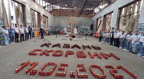 Бесланская акция памяти погибших в Казани. 12 мая 2021 года, фото Эммы Марзоевой для "Кавказского узла". Бесланская акция памяти погибших в Казани. 12 мая 2021 года, фото Эммы Марзоевой для "Кавказского узла".