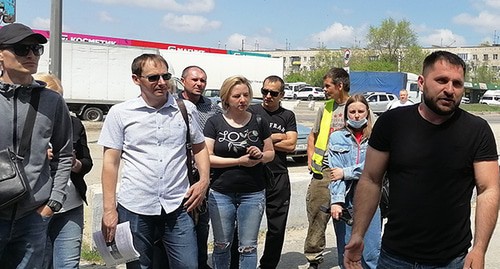 Перевозчики во время схода. Волгоград, 13 мая 2021 года. Фото Татьяны Филимоновой для "Кавказского узла" Перевозчики во время схода. Волгоград, 13 мая 2021 года. Фото Татьяны Филимоновой для "Кавказского узла"