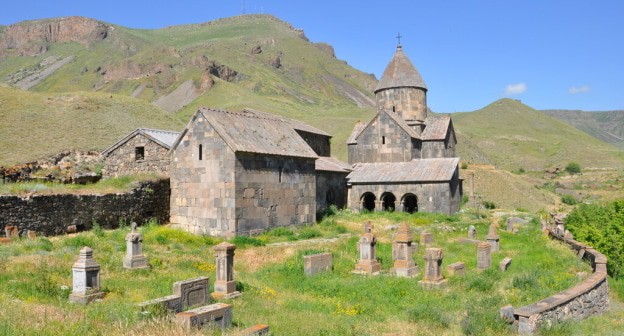 Монастырь Воротнаванк в Сюнитской области, фото: https://ru.wikipedia.org/wiki/Сюникская_область Монастырь Воротнаванк в Сюнитской области, фото: https://ru.wikipedia.org/wiki/Сюникская_область