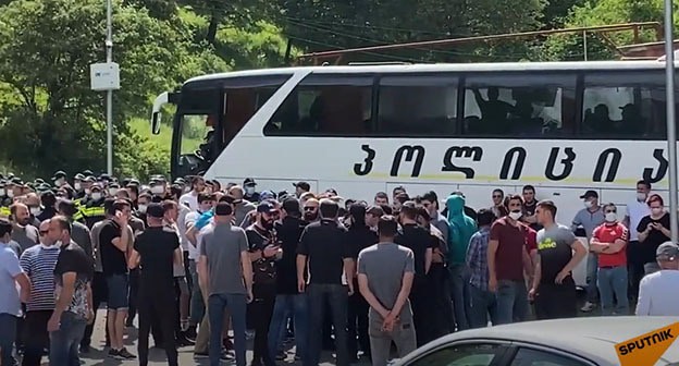 Участники акции в Дминиси. Скриншот видео "Sputnik Georgia - все о Грузии" https://www.youtube.com/watch?v=_lwW4aTmM4s Участники акции в Дминиси. Скриншот видео "Sputnik Georgia - все о Грузии" https://www.youtube.com/watch?v=_lwW4aTmM4s