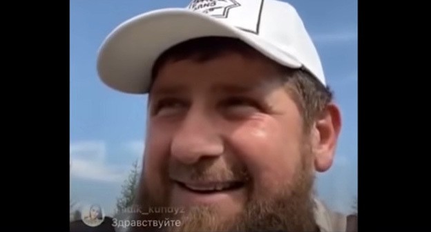 Рамзан Кадыров. Скриншот видео "Настоящее Время. Сюжеты" https://www.youtube.com/watch?v=TXOefA5bcak Рамзан Кадыров. Скриншот видео "Настоящее Время. Сюжеты" https://www.youtube.com/watch?v=TXOefA5bcak