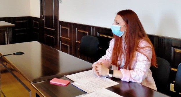 Астраханская студентка Вера Иноземцева на рассмотрении своего иска против АГУ. Фото Алены Садовской для "Кавказского узла" Астраханская студентка Вера Иноземцева на рассмотрении своего иска против АГУ. Фото Алены Садовской для "Кавказского узла"