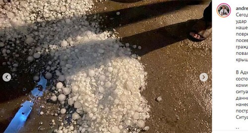 Выпавший град в домовладении жителя Ставрополья. Скриншот публикации главы Георгиевского городского округа в Instagram https://www.instagram.com/p/CPL_cI1BzWD/ Выпавший град в домовладении жителя Ставрополья. Скриншот публикации главы Георгиевского городского округа в Instagram https://www.instagram.com/p/CPL_cI1BzWD/