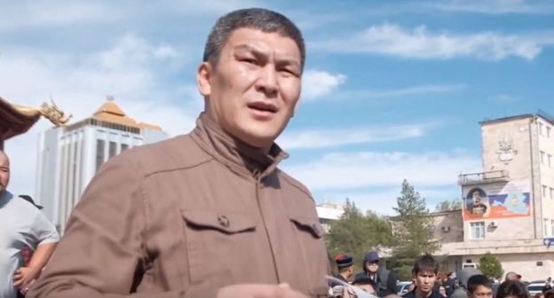 Санал Убушиев. Стоп-кадр видео. https://www.youtube.com/watch?v=YiyHwdpSFYo Санал Убушиев. Стоп-кадр видео. https://www.youtube.com/watch?v=YiyHwdpSFYo