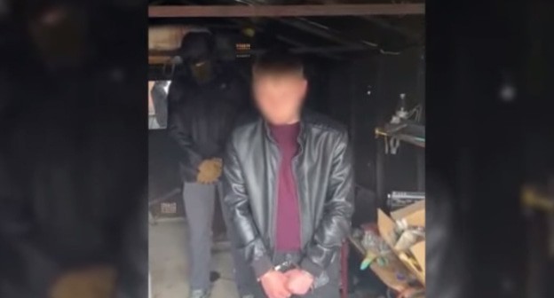 Подозреваемый в подпольной модернизации оружия. Кадр видео
rusvesna. su1945 https://www.youtube.com/watch?v=ClR0ozIwS08&t=41s Подозреваемый в подпольной модернизации оружия. Кадр видео
rusvesna. su1945 https://www.youtube.com/watch?v=ClR0ozIwS08&t=41s
