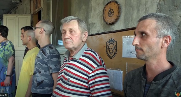 Посетители семейно-образовательного центра кришнаитов "Страна души". Кадр видео
Пресс-служба МВДРА https://www.youtube.com/watch?v=0SY2W8zfzeU Посетители семейно-образовательного центра кришнаитов "Страна души". Кадр видео
Пресс-служба МВДРА https://www.youtube.com/watch?v=0SY2W8zfzeU