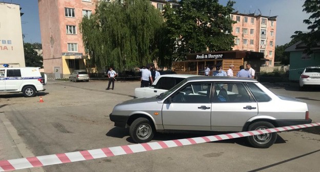 На месте ДТП в Тереке 1 июня 2021 года. Фото пресс-службы МВД Кабардино-Балкарии. https://static.mvd.ru/upload/site11/document_images/abca7108-b804-4e47-bff2-376e47cac63e-800x600.jpg На месте ДТП в Тереке 1 июня 2021 года. Фото пресс-службы МВД Кабардино-Балкарии. https://static.mvd.ru/upload/site11/document_images/abca7108-b804-4e47-bff2-376e47cac63e-800x600.jpg