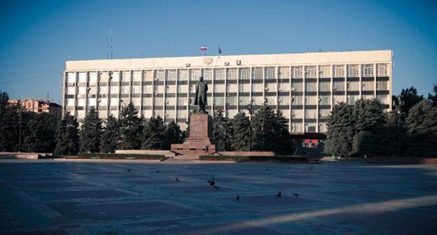 Администрация Махачкалы. Фото: begatyrovcazim http://wikimapia.org Администрация Махачкалы. Фото: begatyrovcazim http://wikimapia.org