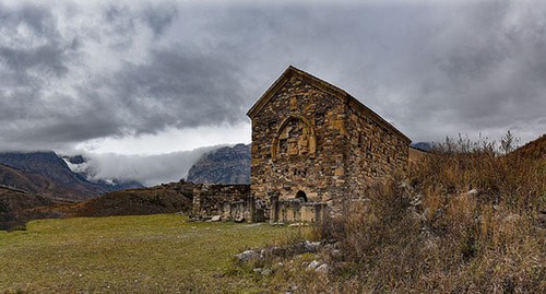 Храм Тхаба-Ерды. Горная Ингушетия. Фото: Alex Svirkin https://ru.wikipedia.org Храм Тхаба-Ерды. Горная Ингушетия. Фото: Alex Svirkin https://ru.wikipedia.org