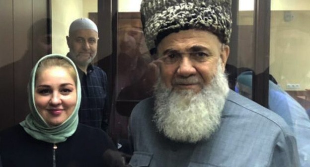 Зарифа Саутиева и Ахмед Барахоев в зале суда. Фото Багаудина Мякиева Зарифа Саутиева и Ахмед Барахоев в зале суда. Фото Багаудина Мякиева