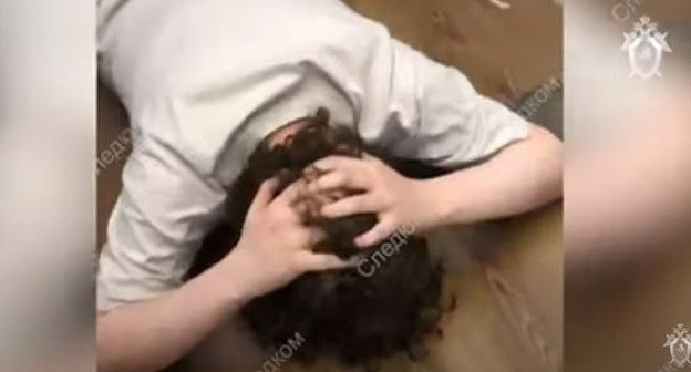 Блогер Юрий Хованский во время залержания. Скриншот видео https://www.youtube.com/watch?v=ajluS134zrU Блогер Юрий Хованский во время залержания. Скриншот видео https://www.youtube.com/watch?v=ajluS134zrU