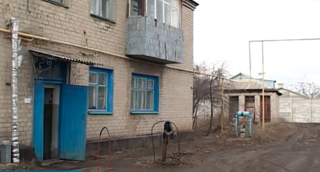 Дом в Чертково. Кадр видео ДОН 24https://www.youtube.com/watch?v=6z1vIlAgLi4&t=80s Дом в Чертково. Кадр видео ДОН 24https://www.youtube.com/watch?v=6z1vIlAgLi4&t=80s