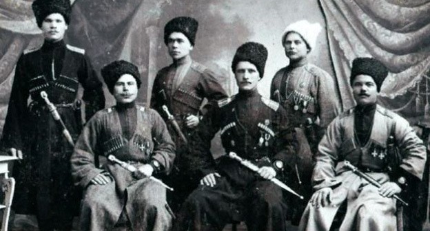 Казаки 2-го Сунженско-Владикавказского полка Терского казачьего войска. Начало XX века. Скриншот с сайта https://kazaklib.rusneb.ru Казаки 2-го Сунженско-Владикавказского полка Терского казачьего войска. Начало XX века. Скриншот с сайта https://kazaklib.rusneb.ru