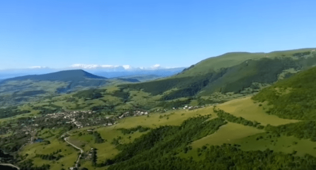 Село Тураг в Табасаранском районе Дагестана. Стоп-кадр видео https://youtu.be/Qd79iUDCs0c Село Тураг в Табасаранском районе Дагестана. Стоп-кадр видео https://youtu.be/Qd79iUDCs0c