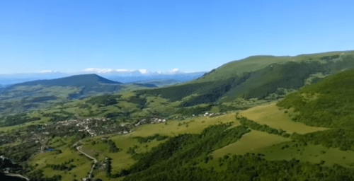 Село Тураг в Табасаранском районе Дагестана. Стоп-кадр видео https://youtu.be/Qd79iUDCs0c Село Тураг в Табасаранском районе Дагестана. Стоп-кадр видео https://youtu.be/Qd79iUDCs0c