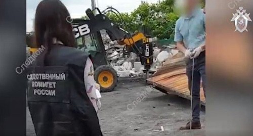 Сотрудники Следкома на месте происшествия. Скриншот видео https://kuban.sledcom.ru/news/item/1581228/ Сотрудники Следкома на месте происшествия. Скриншот видео https://kuban.sledcom.ru/news/item/1581228/