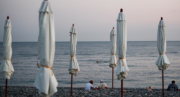 Пляж в Сочи. Фото: REUTERS/Максим Шеметов Пляж в Сочи. Фото: REUTERS/Максим Шеметов