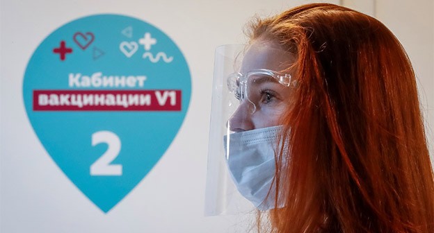 Медицинский работник. Фото: REUTERS/Шамиль Жуматов Медицинский работник. Фото: REUTERS/Шамиль Жуматов
