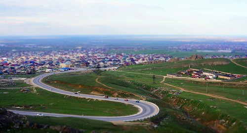 Вид на Ленинкент с Буйнакского перевала. Фото: Кассандра Ваблатски, http://www.odnoselchane.ru/?com=photogallery&init_id=46376&page=photos_of_category§=2437 Вид на Ленинкент с Буйнакского перевала. Фото: Кассандра Ваблатски, http://www.odnoselchane.ru/?com=photogallery&init_id=46376&page=photos_of_category§=2437