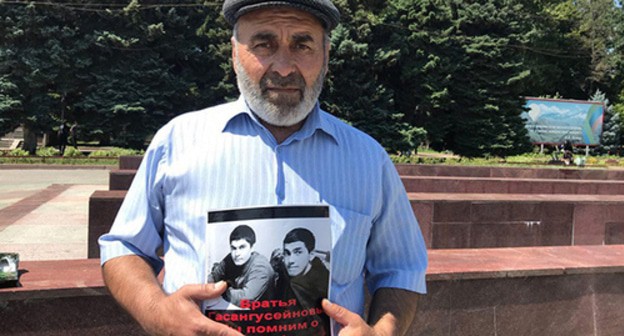Отец убитых в Дагестане пастухов Муртазали Гасангусейнов. Махачкала. 15 июля 2019 г. Фото Патимат Махмудовой для "Кавказского узла" Отец убитых в Дагестане пастухов Муртазали Гасангусейнов. Махачкала. 15 июля 2019 г. Фото Патимат Махмудовой для "Кавказского узла"