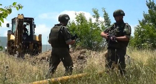Миротворцы обеспечили восстановление водопроводной магистрали. Фото: официальный сайт Минобороны РФ https://mil.ru Миротворцы обеспечили восстановление водопроводной магистрали. Фото: официальный сайт Минобороны РФ https://mil.ru