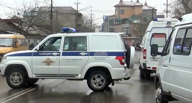 Сотрудники силовой структуры перерыли улицу. Фото: пресс-служба НАК http://nac.gov.ru/antiterroristicheskie-ucheniya/operativnym-shtabom-v-orlovskoy-oblasti-provedeno.html#&gid=1&pid=3 Сотрудники силовой структуры перерыли улицу. Фото: пресс-служба НАК http://nac.gov.ru/antiterroristicheskie-ucheniya/operativnym-shtabom-v-orlovskoy-oblasti-provedeno.html#&gid=1&pid=3