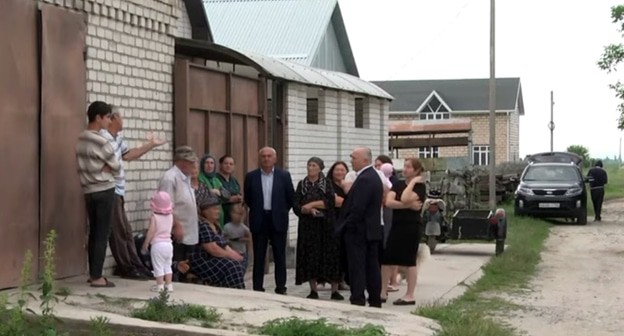 Жители микрорайона Северный в Усть-Джегуте. Кадр видео
Архыз 24 https://www.youtube.com/watch?v=k7npay0qKBs&t=9s Жители микрорайона Северный в Усть-Джегуте. Кадр видео
Архыз 24 https://www.youtube.com/watch?v=k7npay0qKBs&t=9s