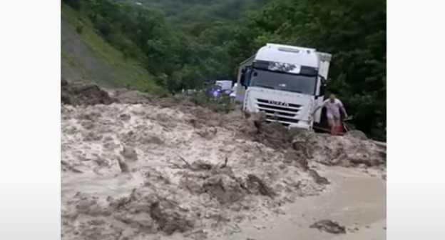 Трасса Джубга-Сочи после схода селя 05.07.2021. Кадр видео
видео краснодар https://www.youtube.com/watch?v=YlGFx1BjWaI Трасса Джубга-Сочи после схода селя 05.07.2021. Кадр видео
видео краснодар https://www.youtube.com/watch?v=YlGFx1BjWaI