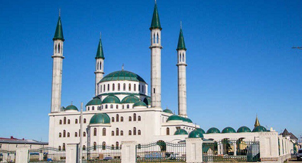 Мечеть. Фото: ДУМ КЧР https://dumkchr.ru/news/7-muftij-karachaevo-cherkesii-prizval-verujuschih-v-ramadan-molitsja-doma.html
Мечеть. Фото: ДУМ КЧР https://dumkchr.ru/news/7-muftij-karachaevo-cherkesii-prizval-verujuschih-v-ramadan-molitsja-doma.html