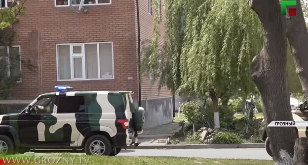 Полицейская машина в Грозном. Стоп-кадр из видео на канале ЧГТРК "Грозный" https://www.youtube.com/watch?v=rBL-u2jTFcQ Полицейская машина в Грозном. Стоп-кадр из видео на канале ЧГТРК "Грозный" https://www.youtube.com/watch?v=rBL-u2jTFcQ