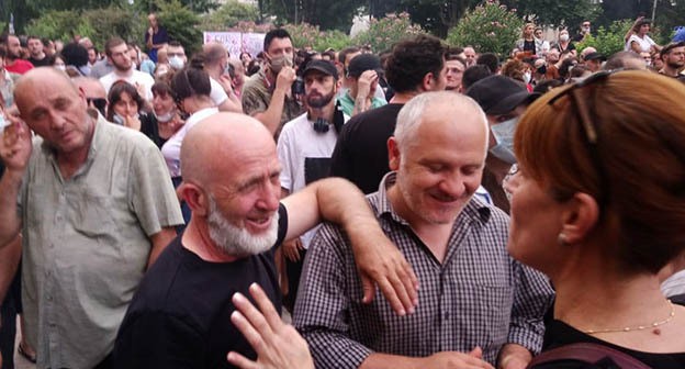 Участники митинга в Тбилиси. 12 июля 2021 года. Фото Беслана Кмузова для "Кавказского узла" Участники митинга в Тбилиси. 12 июля 2021 года. Фото Беслана Кмузова для "Кавказского узла"