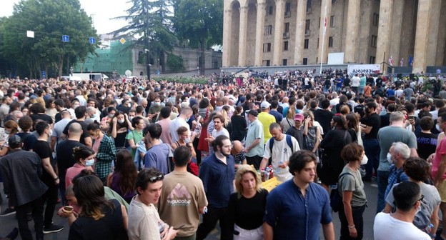 Проспект Руставели перед зданием парламента в Тбилиси 12.07.21 . Фото Беслана Кмузова для "Кавказского узла" Проспект Руставели перед зданием парламента в Тбилиси 12.07.21 . Фото Беслана Кмузова для "Кавказского узла"