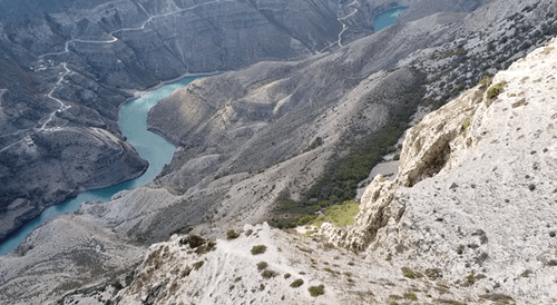 Сулакский каньон. Кадр видео Интересные путешествия / YouTube 
www.youtube.com/watch?v=jgCkJMjt1yc