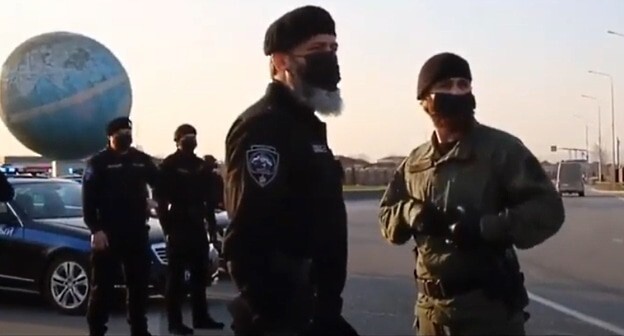Силовики в Чечне. Скриншот видео канала Telegram Videos https://www.youtube.com/watch?v=qy0BMTNv3c0 Силовики в Чечне. Скриншот видео канала Telegram Videos https://www.youtube.com/watch?v=qy0BMTNv3c0