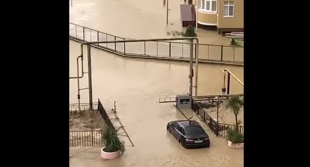 Подтопление в Сочи 05.07.21. Кадр видео
"Южные дела" https://www.youtube.com/watch?v=gvSSU3he5do&t=1s Подтопление в Сочи 05.07.21. Кадр видео
"Южные дела" https://www.youtube.com/watch?v=gvSSU3he5do&t=1s