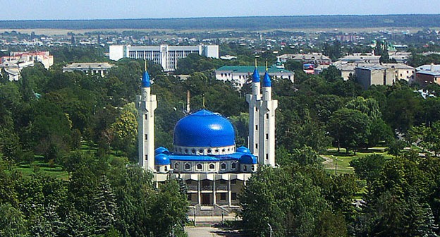 Соборная мечеть в Майкопе. Фото: Kesoff https://ru.wikipedia.org/ Соборная мечеть в Майкопе. Фото: Kesoff https://ru.wikipedia.org/
