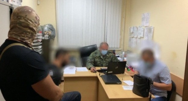 Фото допроса задержанного с сайта следственного управления Следственного комитета РФ по Ставропольскому краю. Фото допроса задержанного с сайта следственного управления Следственного комитета РФ по Ставропольскому краю.
