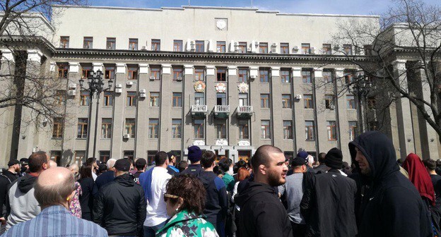 Участники акции протеста. Владикавказ, 20 апреля 2020 года. Фото Эммы Марзоевой для "Кавказского узла" Участники акции протеста. Владикавказ, 20 апреля 2020 года. Фото Эммы Марзоевой для "Кавказского узла"